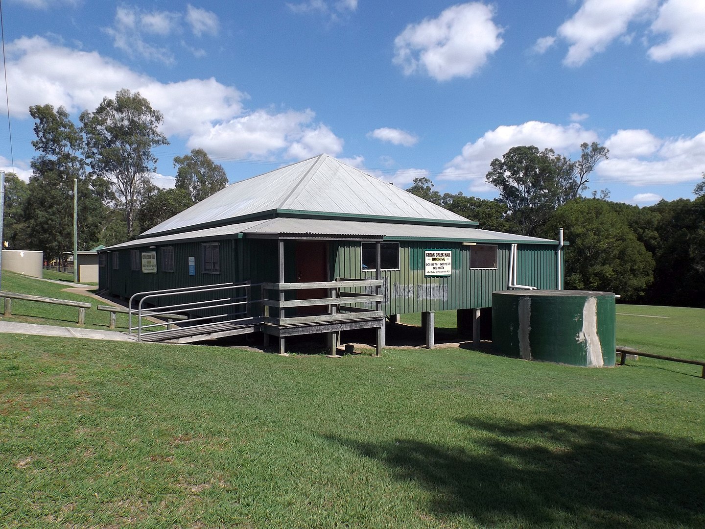 1440px-Cedar_Creek_Hall_at_Cedar_Creek,_Queensland