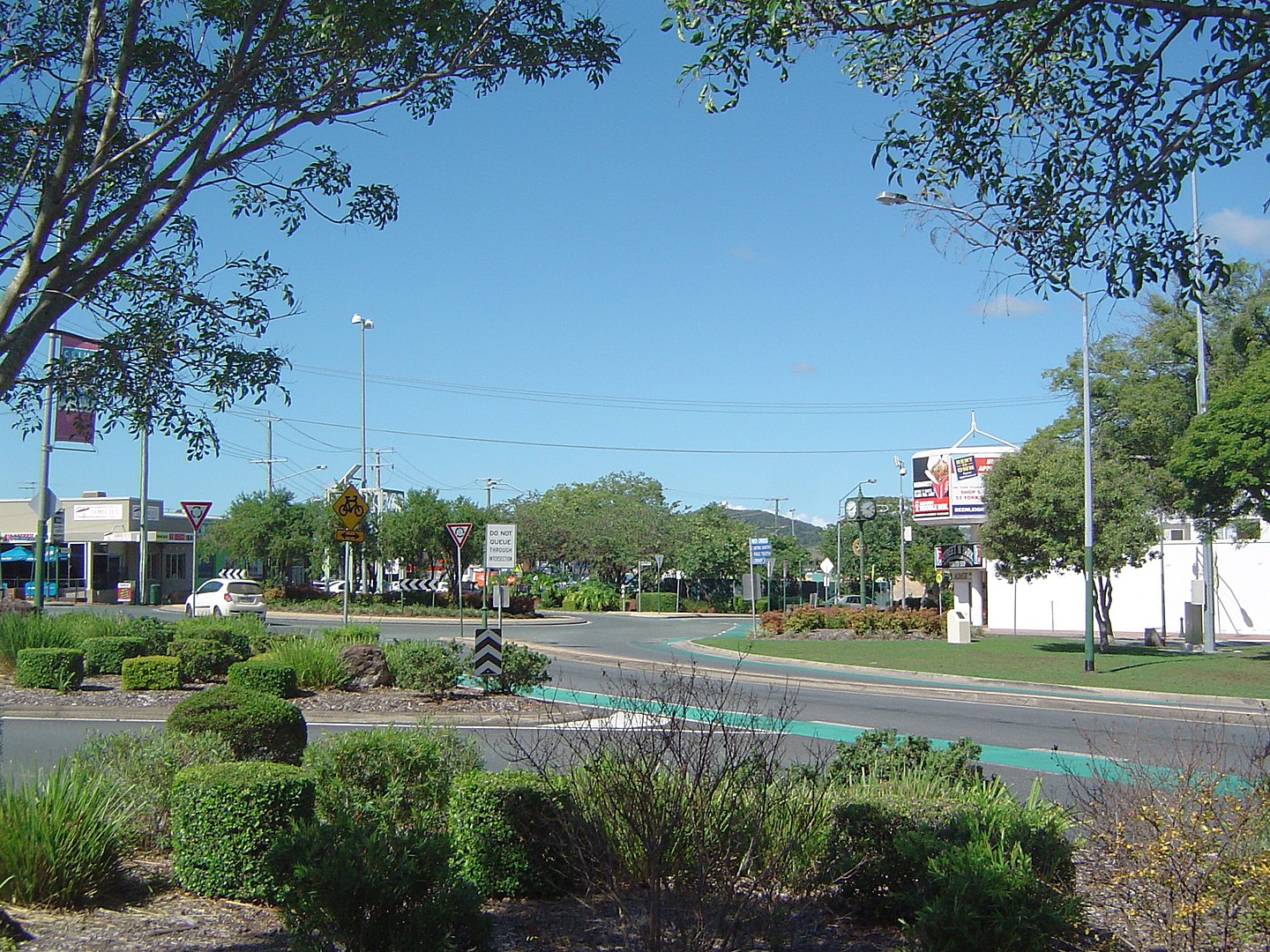 1440px-George_Road_roundabout,_Beenleigh